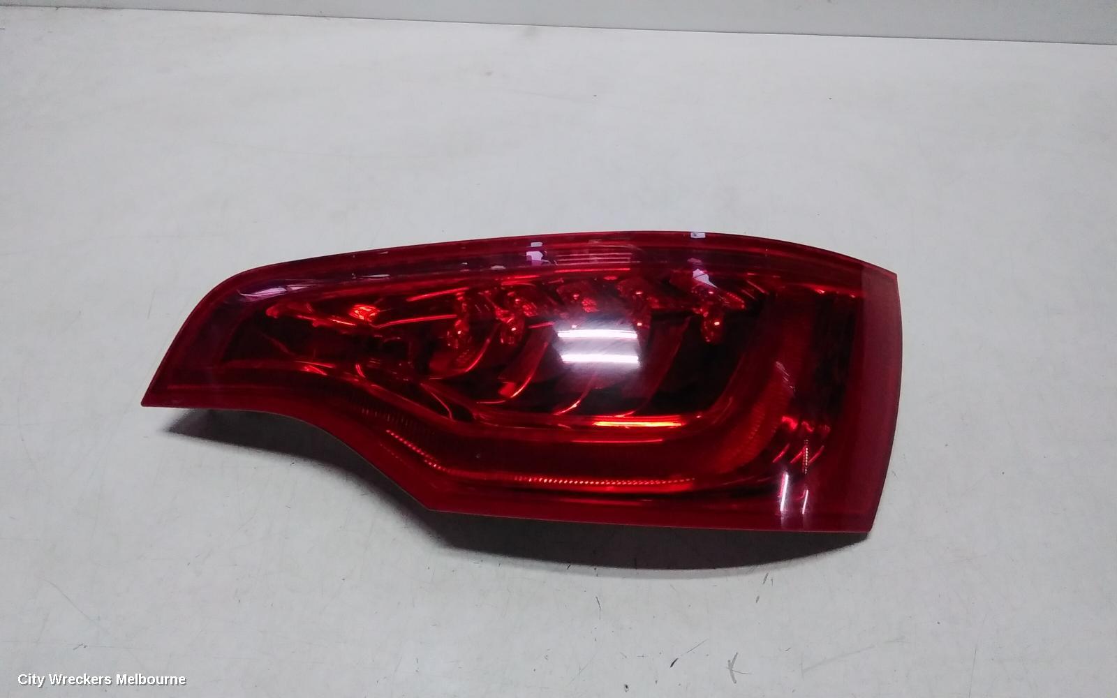 AUDI Q7 RIGHT TAILLIGHT, 4L, IN TAILGATE, 10/2009 - 08/2015