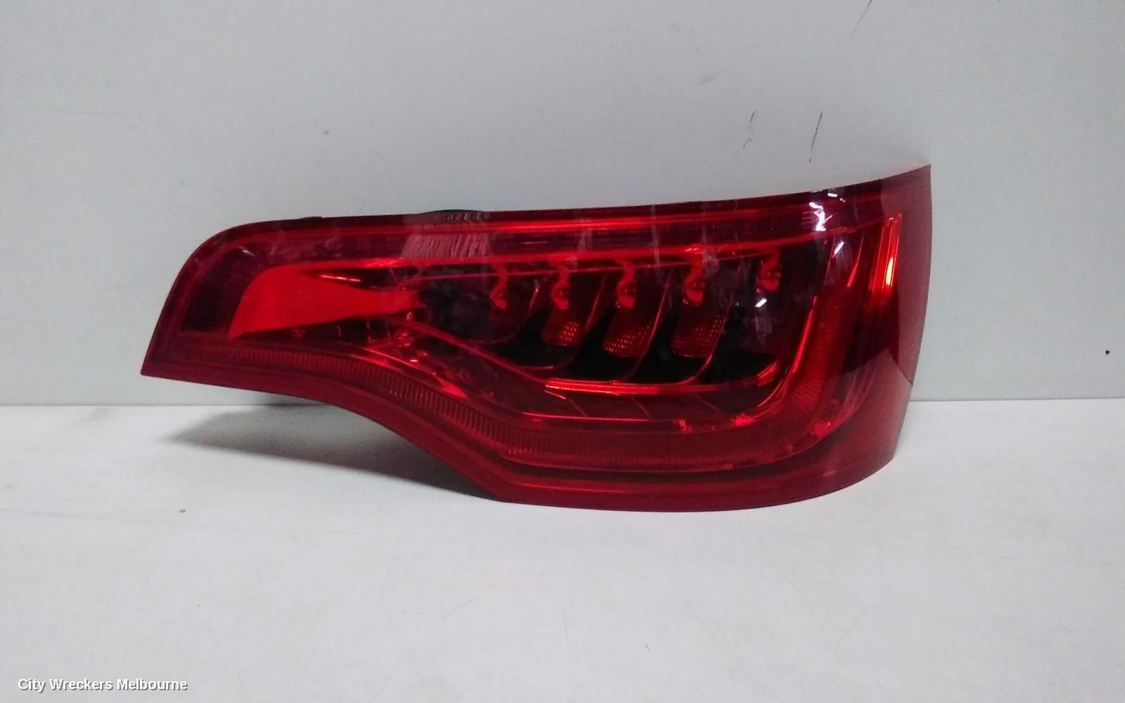 AUDI Q7 RIGHT TAILLIGHT, 4L, IN TAILGATE, 10/2009 - 08/2015