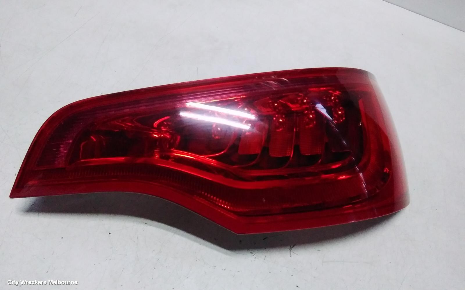 AUDI Q7 RIGHT TAILLIGHT, 4L, IN TAILGATE, 10/2009 - 08/2015