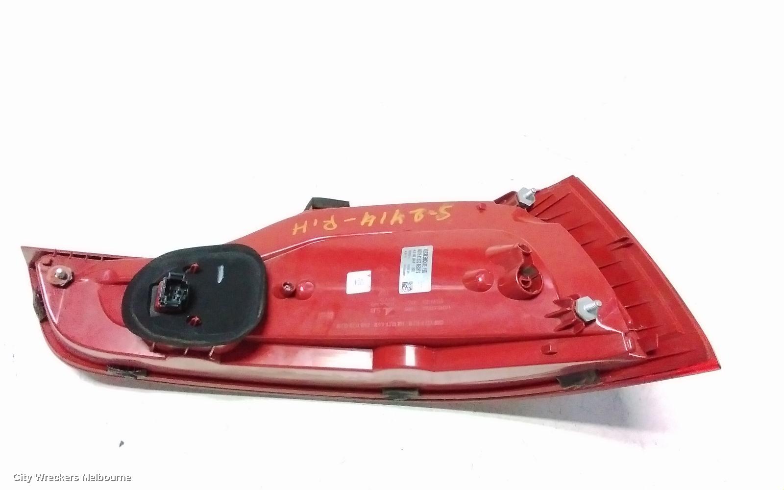AUDI Q7 RIGHT TAILLIGHT, 4L, IN TAILGATE, 10/2009 - 08/2015
