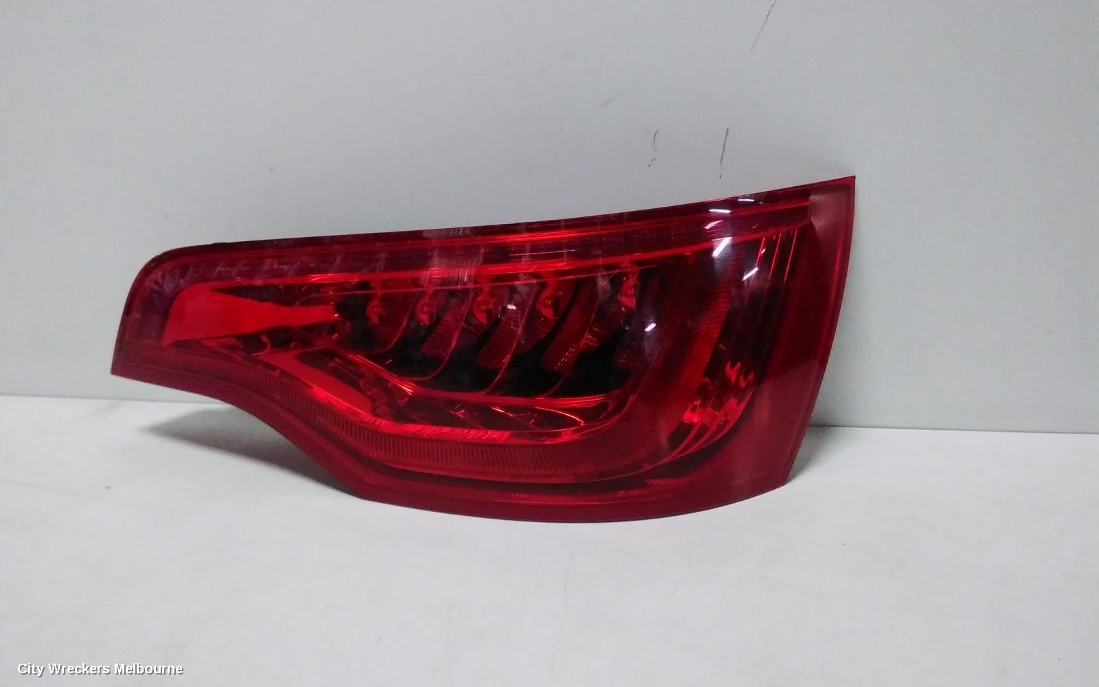AUDI Q7 RIGHT TAILLIGHT, 4L, IN TAILGATE, 10/2009 - 08/2015