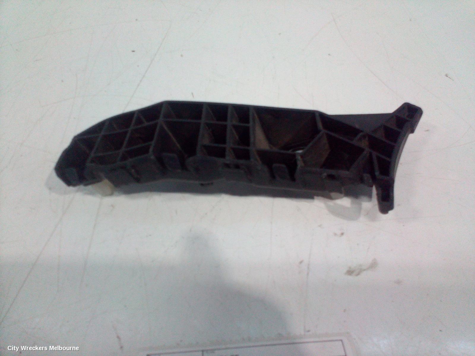 HYUNDAI SANTA FE, TM, 03/2018 - 10/2023, LHF BAR BRAKET: 109107