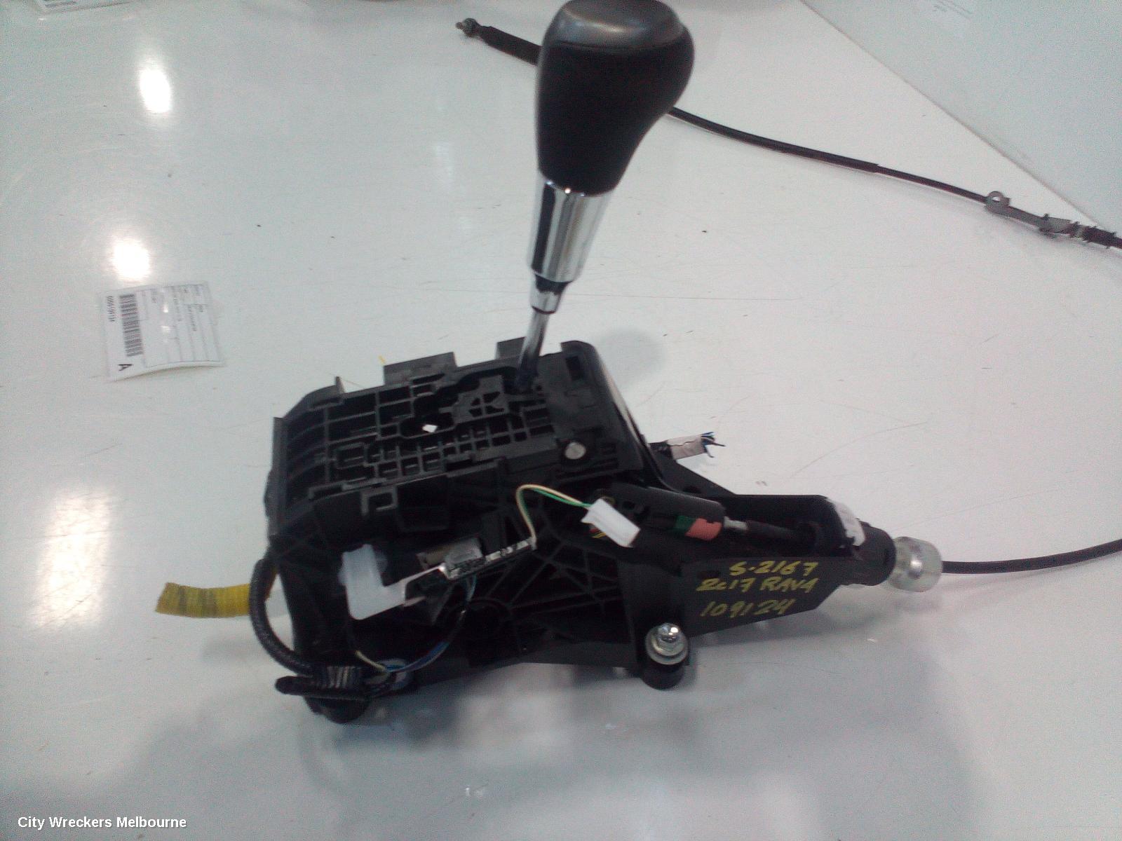 TOYOTA RAV4 GEAR STICK/SHIFTER, AUTO T/M, XA40, 12/2012 - 11/2018
