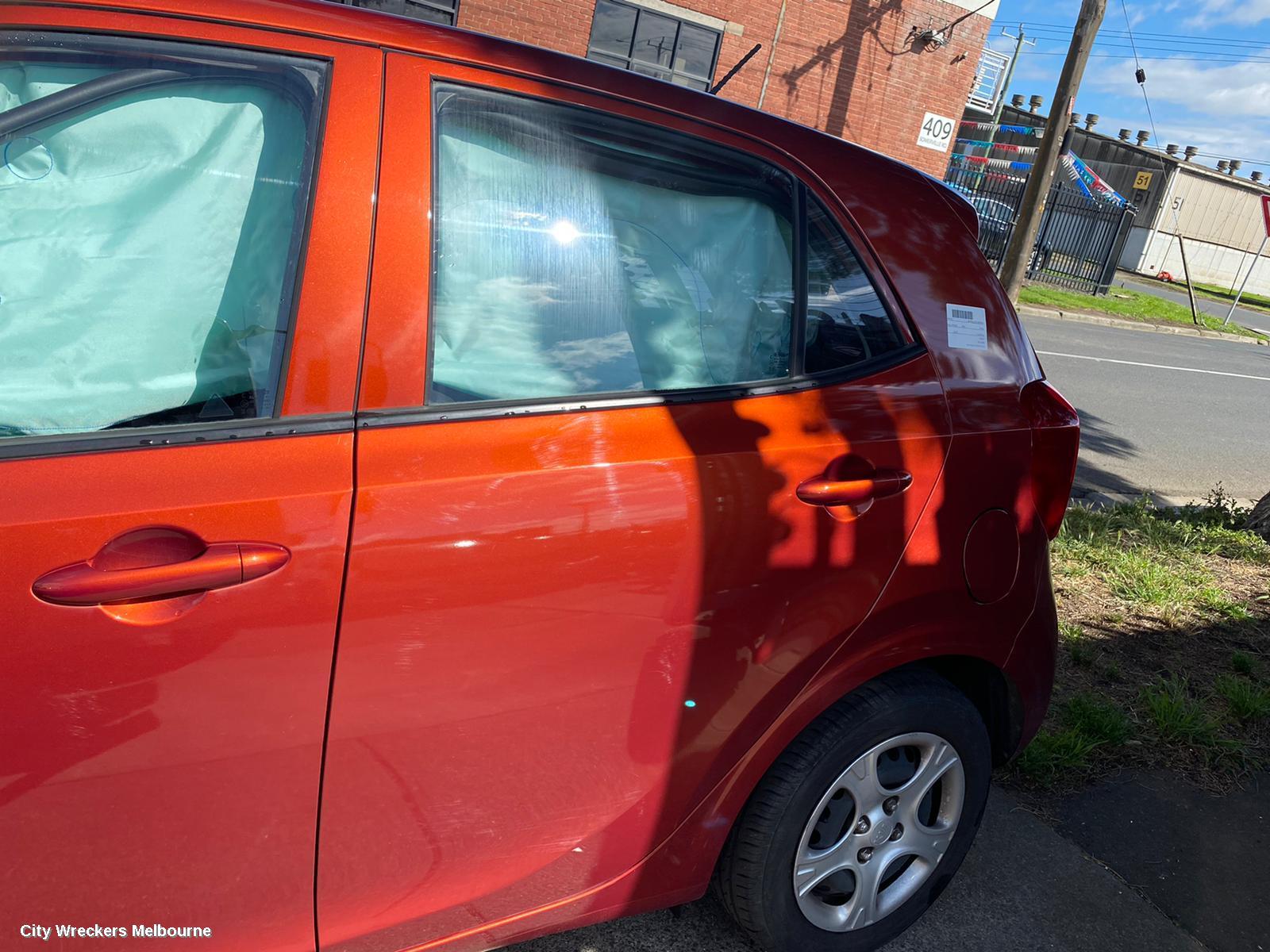 KIA PICANTO WASHER BOTTLE, JA, 05/2017 ONWARDS