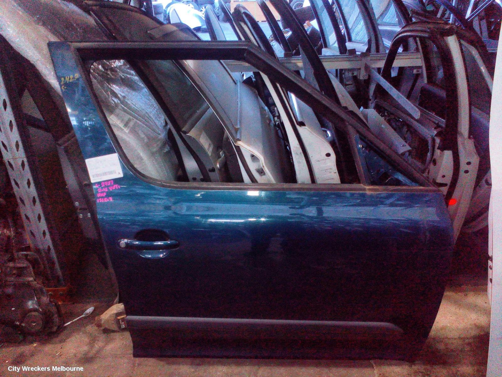SKODA YETI RIGHT FRONT DOOR, 5L, 09/2011 - 12/2017