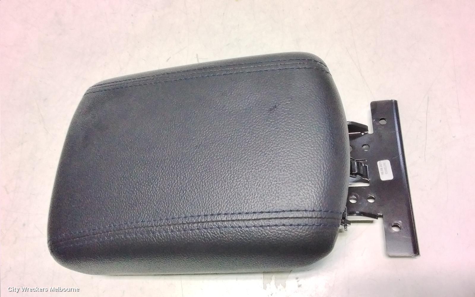 HYUNDAI TUCSON CONSOLE, CONSOLE LID ONLY, TL, W/ PARK BRAKE LEVER, 06/2015 - 01/2021