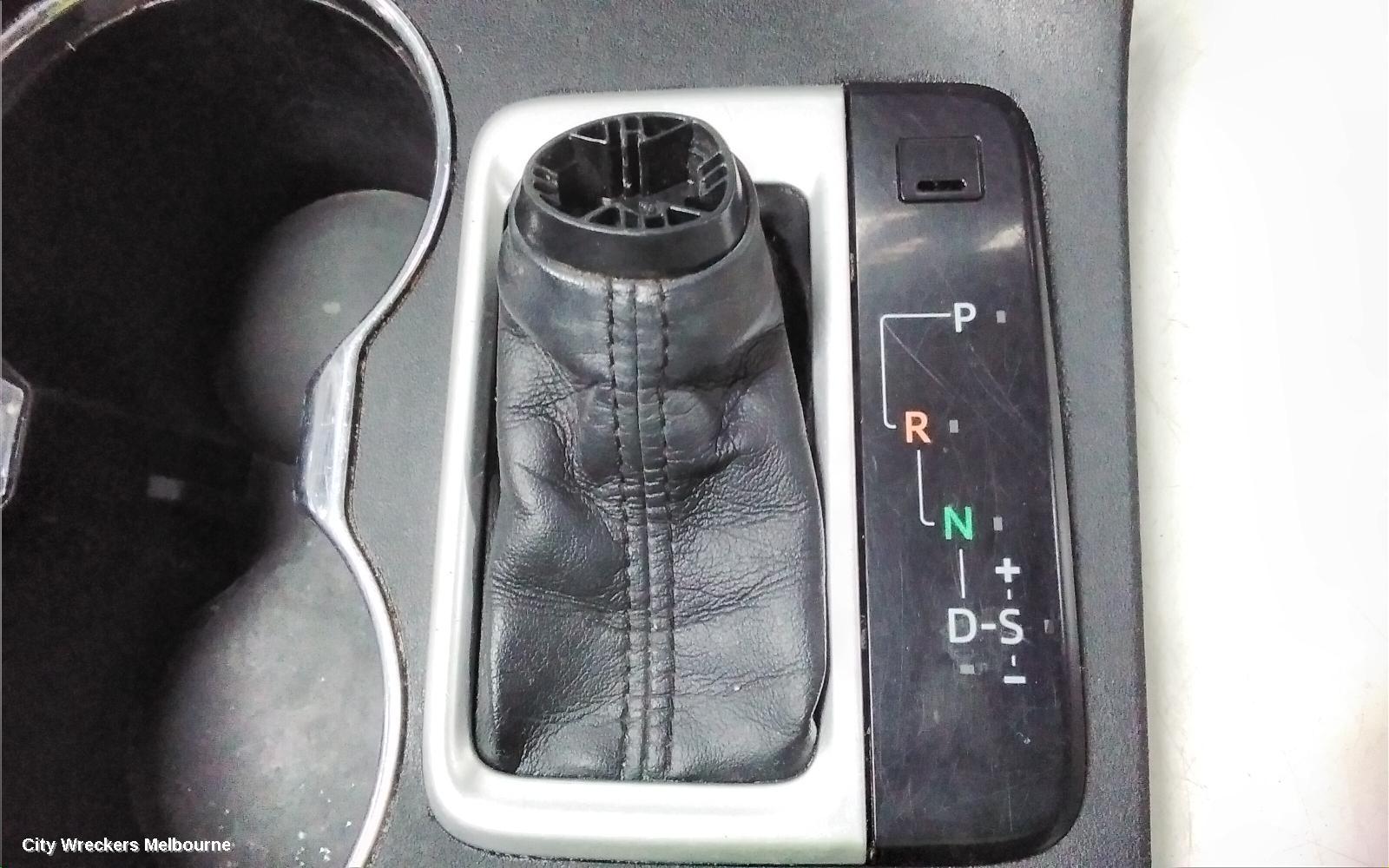 TOYOTA KLUGER, XU50 SERIES, 03/2014 - 02/2021, CENTRE CUP HOLDER: 109467