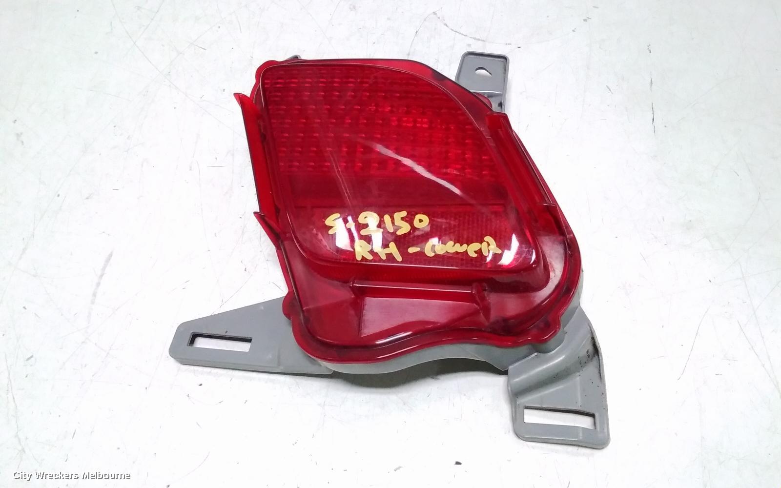 TOYOTA KLUGER RIGHT TAILLIGHT, BUMPER REFLECTOR, GSU50/GSU55, 12/2013 - 02/2021