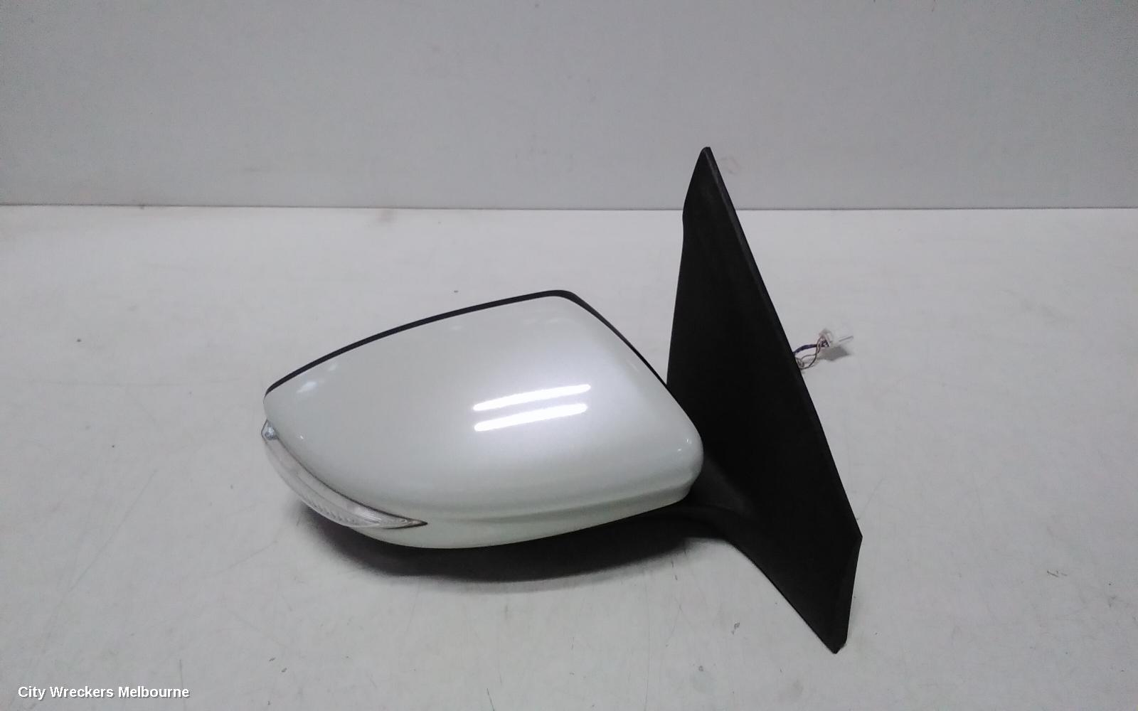 NISSAN PULSAR RIGHT DOOR MIRROR, B17, SEDAN, MANUAL FOLD TYPE, 12/2012 - 12/2017