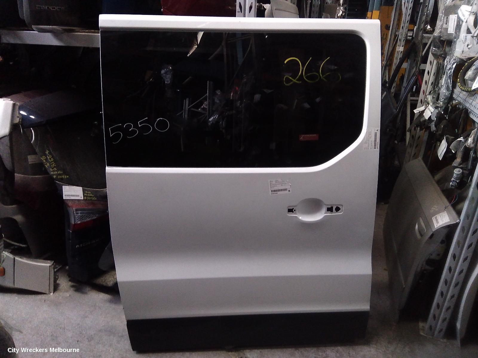 RENAULT TRAFIC RIGHT REAR DOOR, X82, SLIDING DOOR, W/ WINDOW GLASS TYPE, 01/2015 ONWARDS