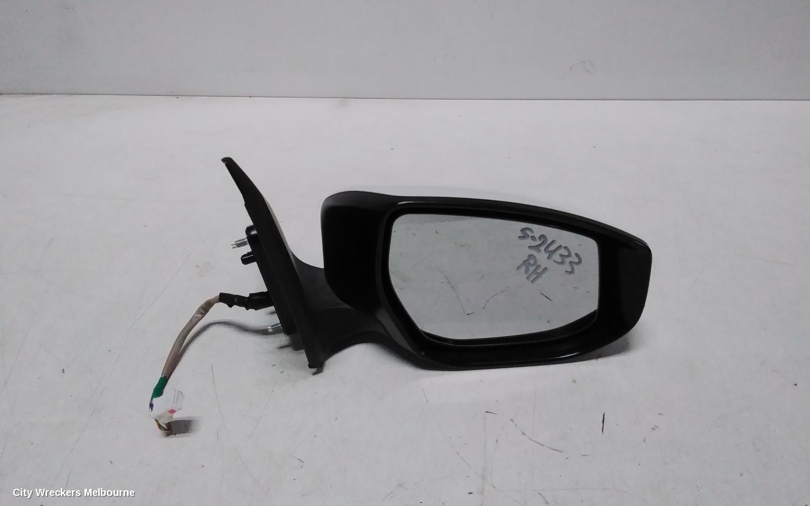 NISSAN PULSAR RIGHT DOOR MIRROR, B17, SEDAN, MANUAL FOLD TYPE, 12/2012 - 12/2017