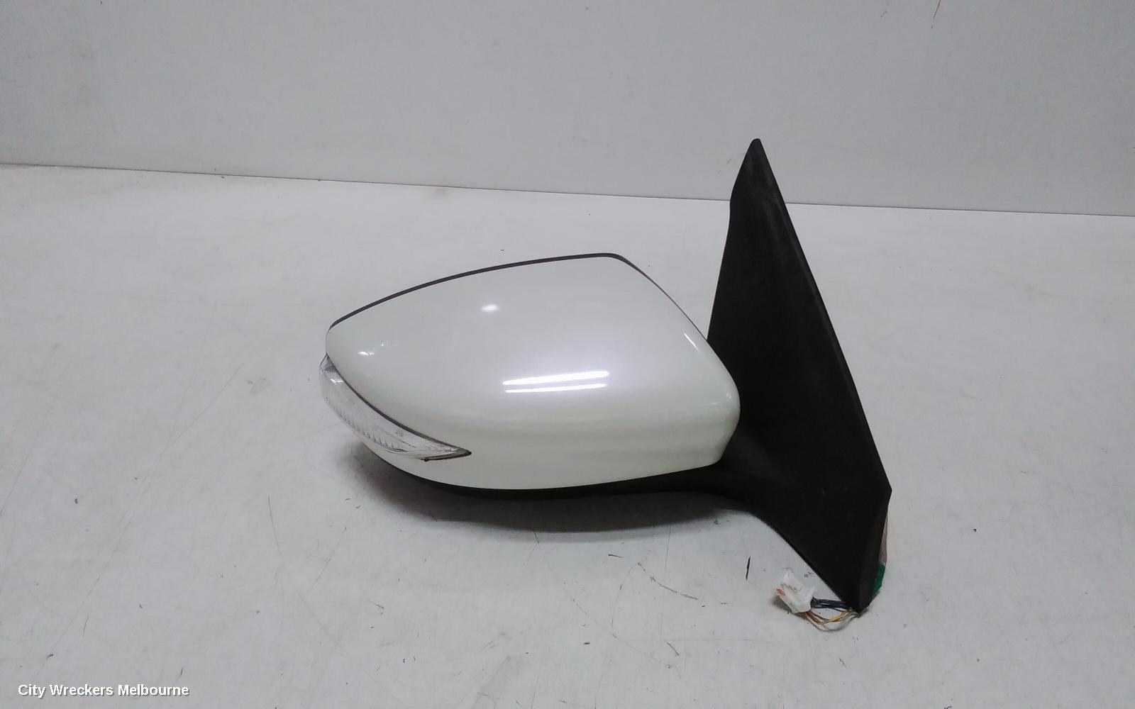 NISSAN PULSAR RIGHT DOOR MIRROR, B17, SEDAN, MANUAL FOLD TYPE, 12/2012 - 12/2017