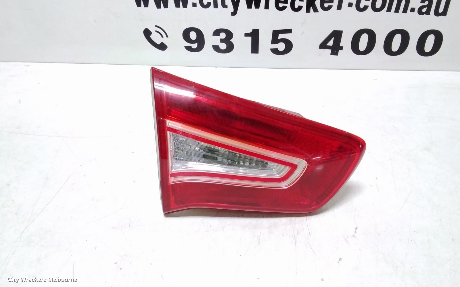 KIA SPORTAGE REAR GARNISH, TAILGATE LAMP (LH SIDE), SL, SI/SLI/PLATINUM, 05/2010 - 04/2014