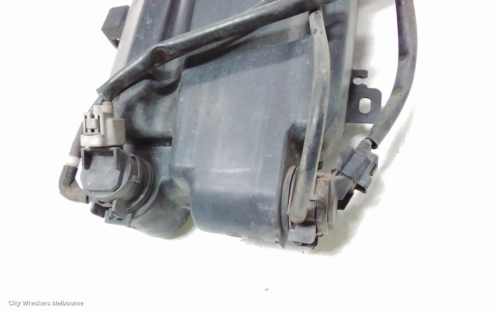 TOYOTA ESTIMA WASHER BOTTLE, XR30/XR40 00-06