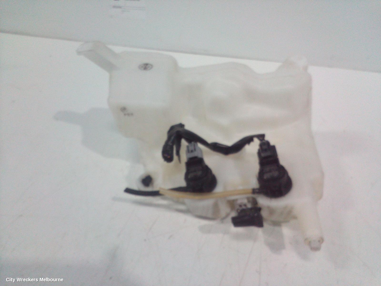 TOYOTA HIACE WASHER BOTTLE, TRH/KDH, 03/2005 - 04/2019