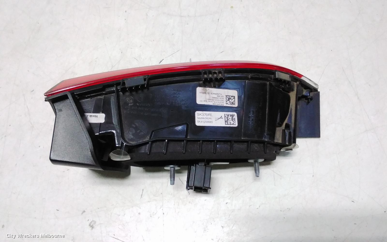 SKODA KAMIQ REAR GARNISH, TAILGATE LAMP (RH SIDE), LED TYPE, NW, 06/2020 ONWARDS