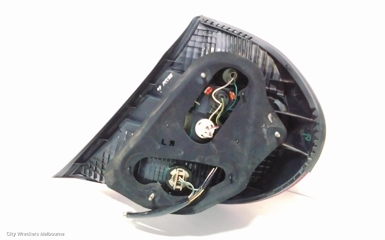 TOYOTA CAMRY LEFT TAILLIGHT, SK36, REVERSE LAMP IN CENTRE, 08/2002 - 09/2004