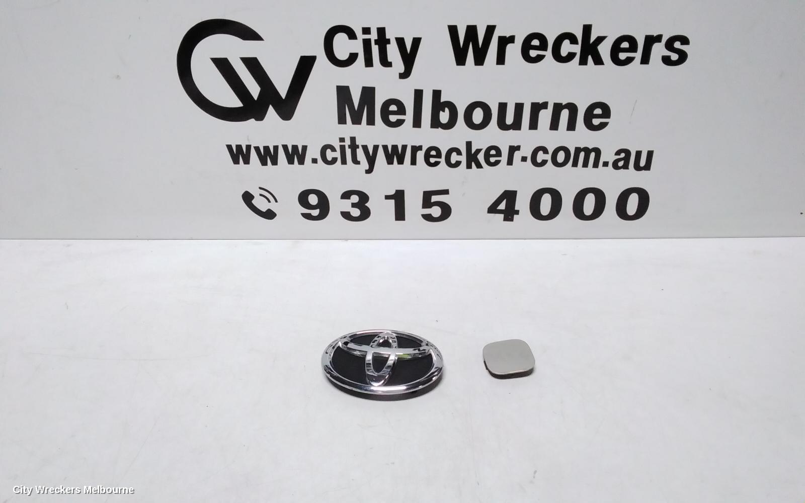 TOYOTA CAMRY, XV40, 06/2006 - 02/2012, TOW HOOK COVER AND FRONT BADGE : 109821