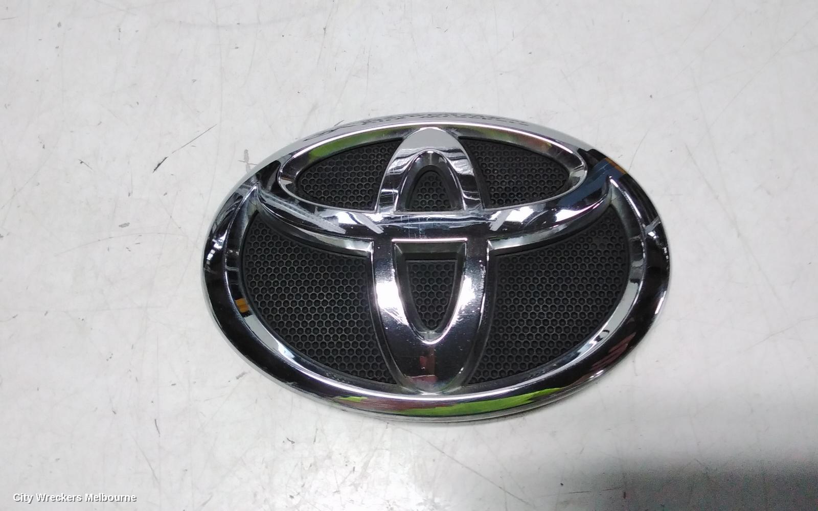 TOYOTA CAMRY, XV40, 06/2006 - 02/2012, TOW HOOK COVER AND FRONT BADGE : 109821
