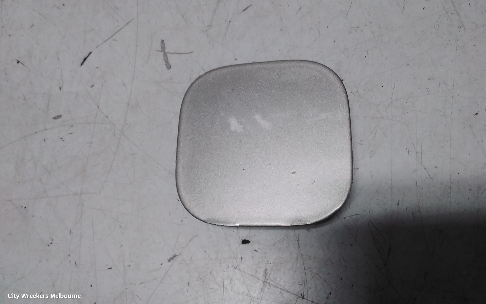 TOYOTA CAMRY, XV40, 06/2006 - 02/2012, TOW HOOK COVER AND FRONT BADGE : 109821