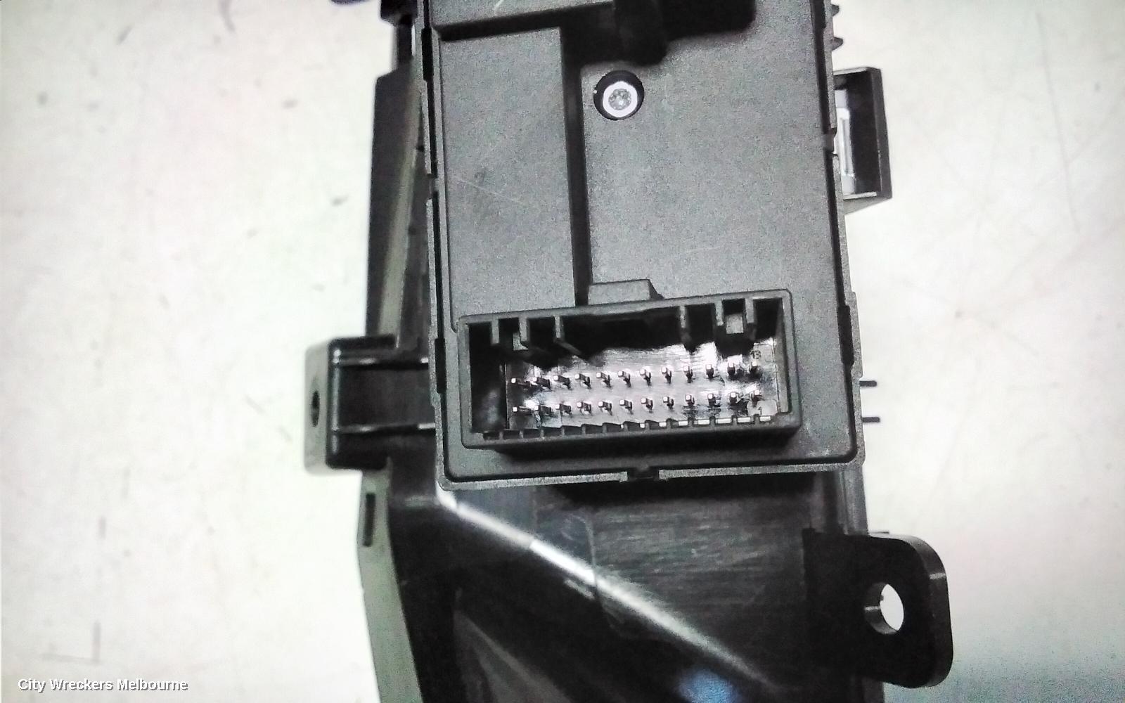 LDV DELIVER 9 PWR DR WIND SWITCH, RH FRONT (MASTER SWITCH), 07/2020 ONWARDS