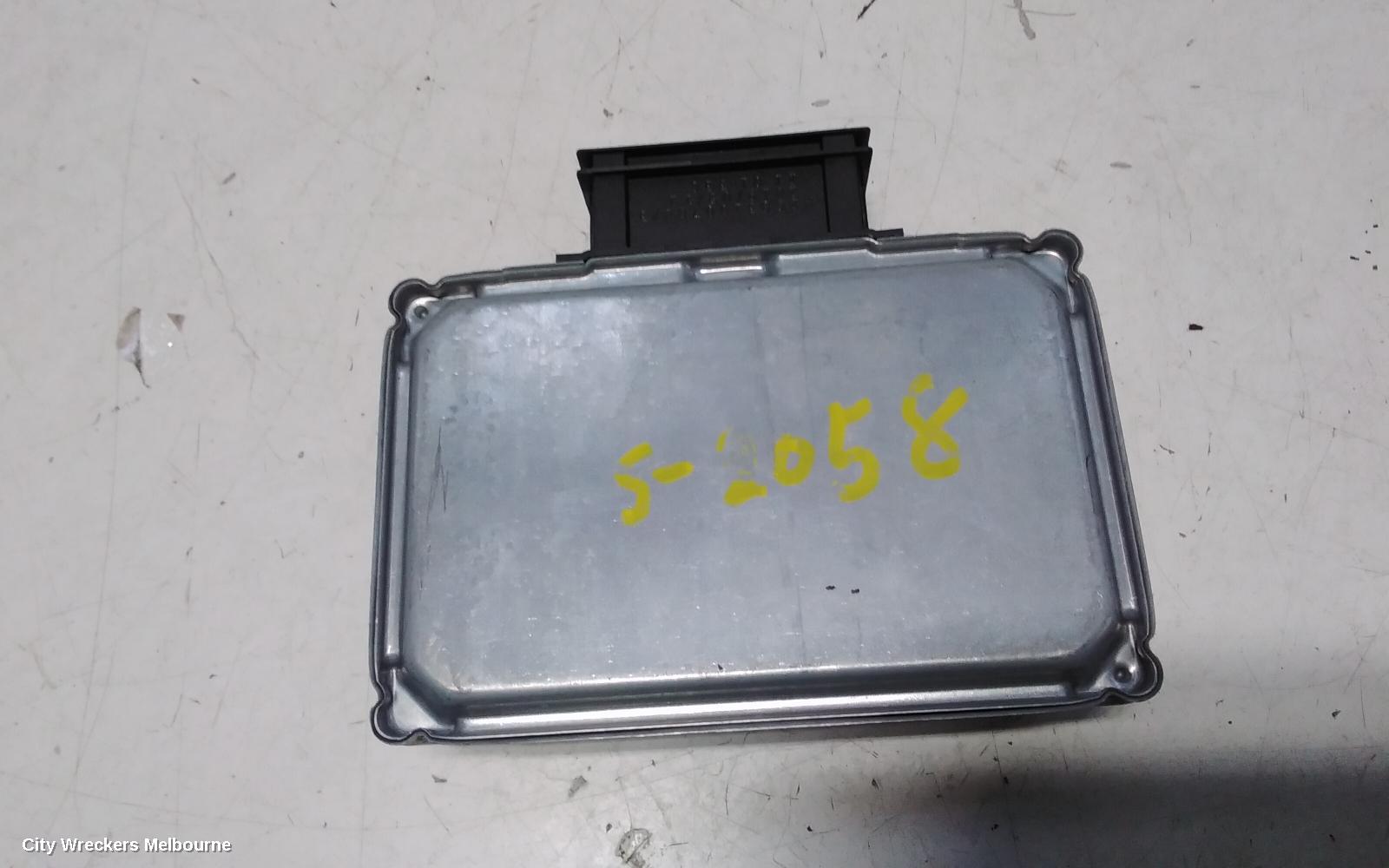 HOLDEN COMMODORE, ZB, 10/2017 - 12/2020, VOLTAGE CONVERTER ~ 1351 3595: 110087