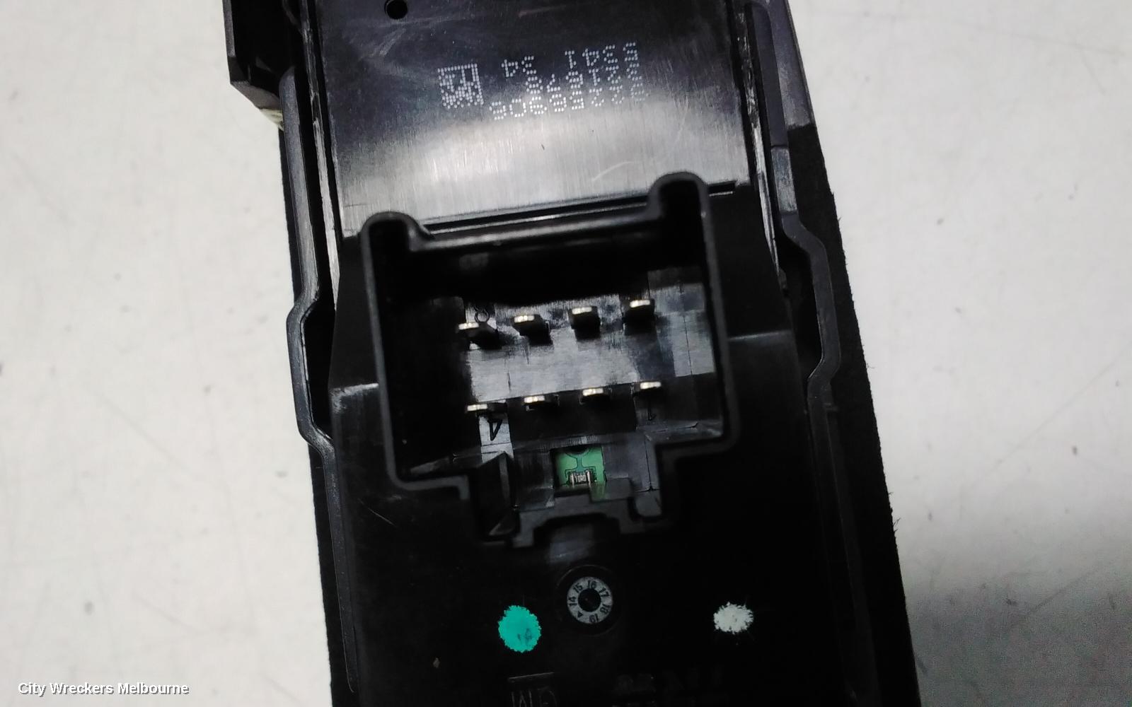 HOLDEN COMMODORE PWR DR WIND SWITCH, RH FRONT (MASTER SWITCH), UTE, VF, 05/2013 - 12/2017