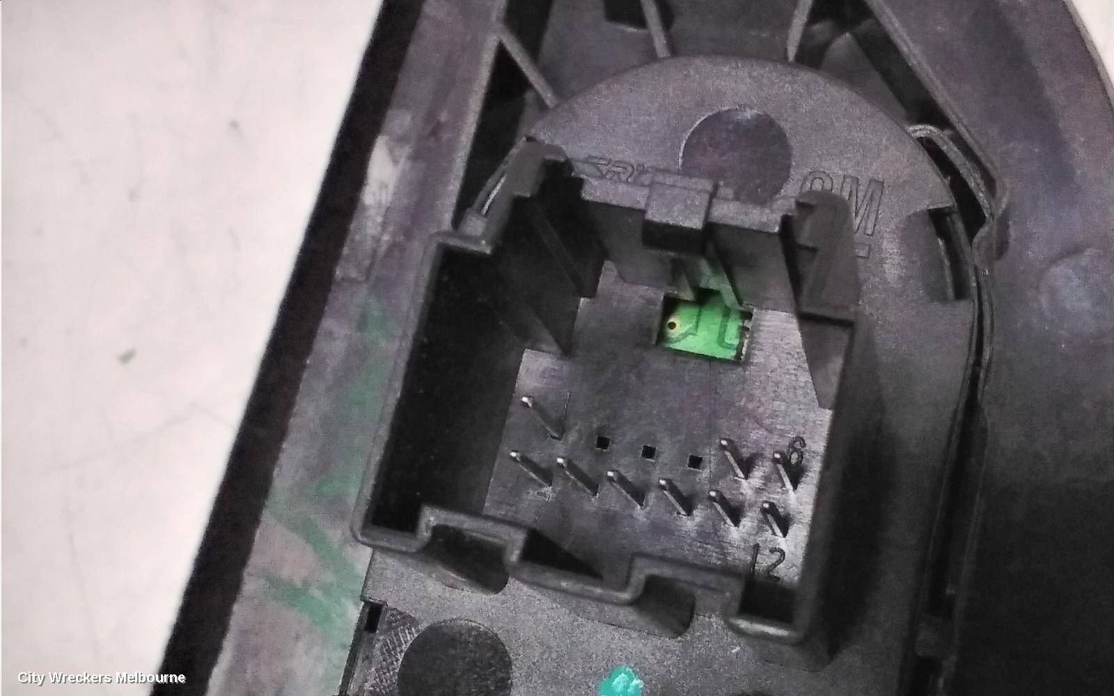HOLDEN COMMODORE PWR DR WIND SWITCH, RH FRONT (MASTER SWITCH), UTE, VF, 05/2013 - 12/2017