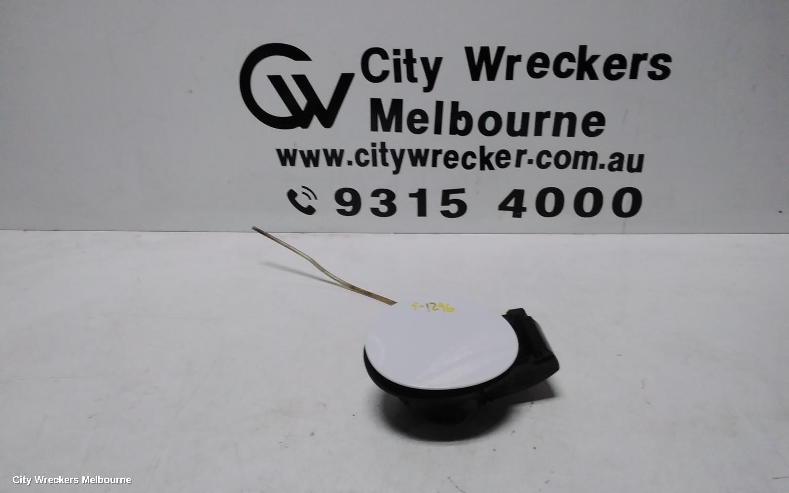 LAND ROVER DISCOVERY SPORT FUEL DOOR / FILLER, L550, FUEL DOOR, 01/2015 - 06/2019