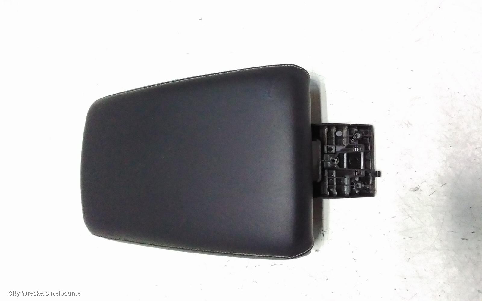 MITSUBISHI OUTLANDER CONSOLE, ZM, CONSOLE LID ONLY, BLACK, 08/2021 ONWARDS