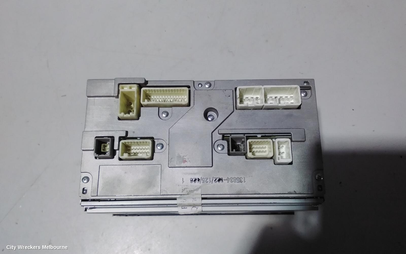 TOYOTA RAV4 RADIO/CD/DVD/SAT/TV, SINGLE DISC CD PLAYER (P/N ON FACE 32804), ACA33, 11/2005 - 11/2012
