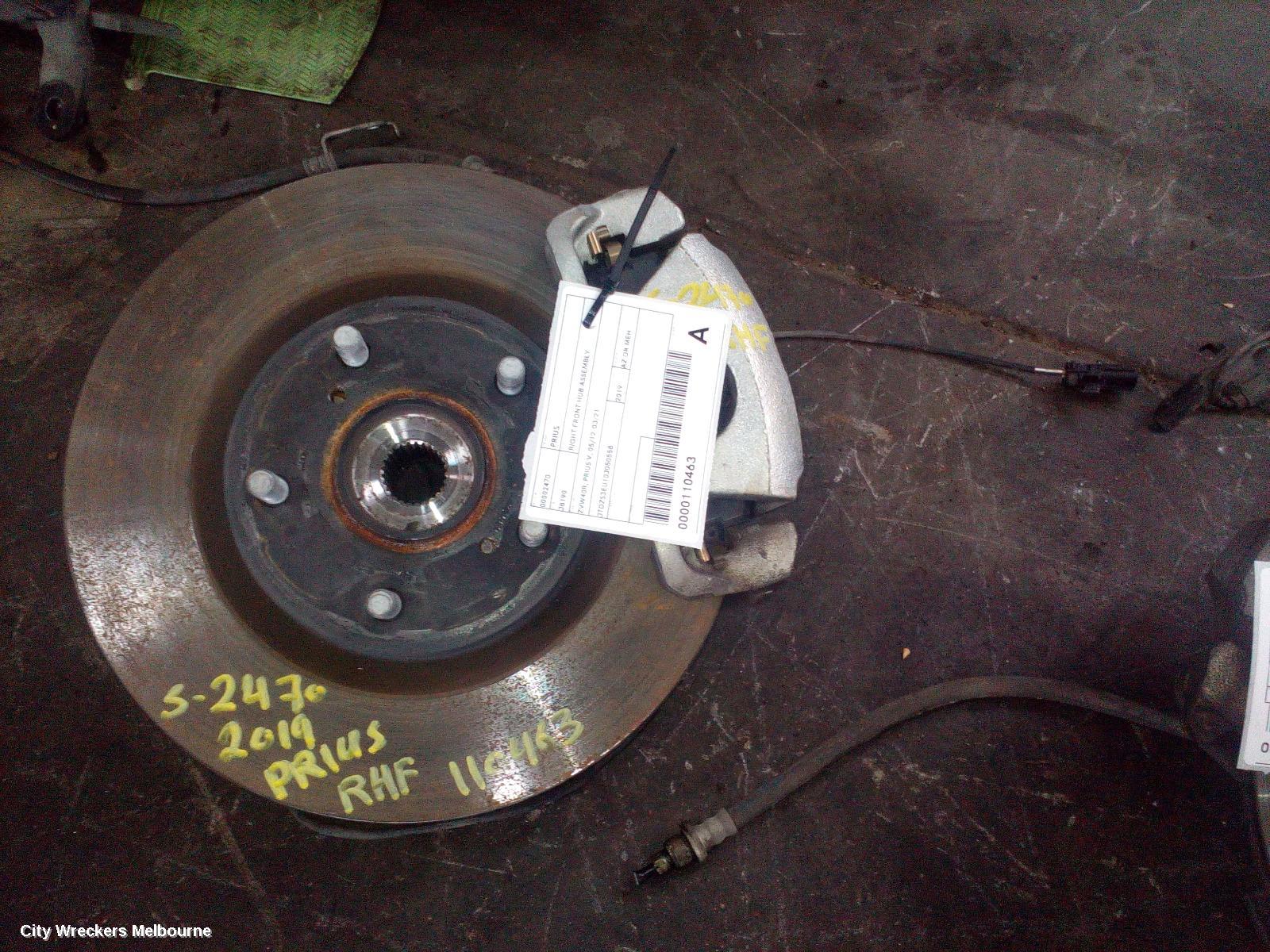 TOYOTA PRIUS RIGHT FRONT HUB ASSEMBLY, ZVW40R, PRIUS V, 05/2012 - 03/2021