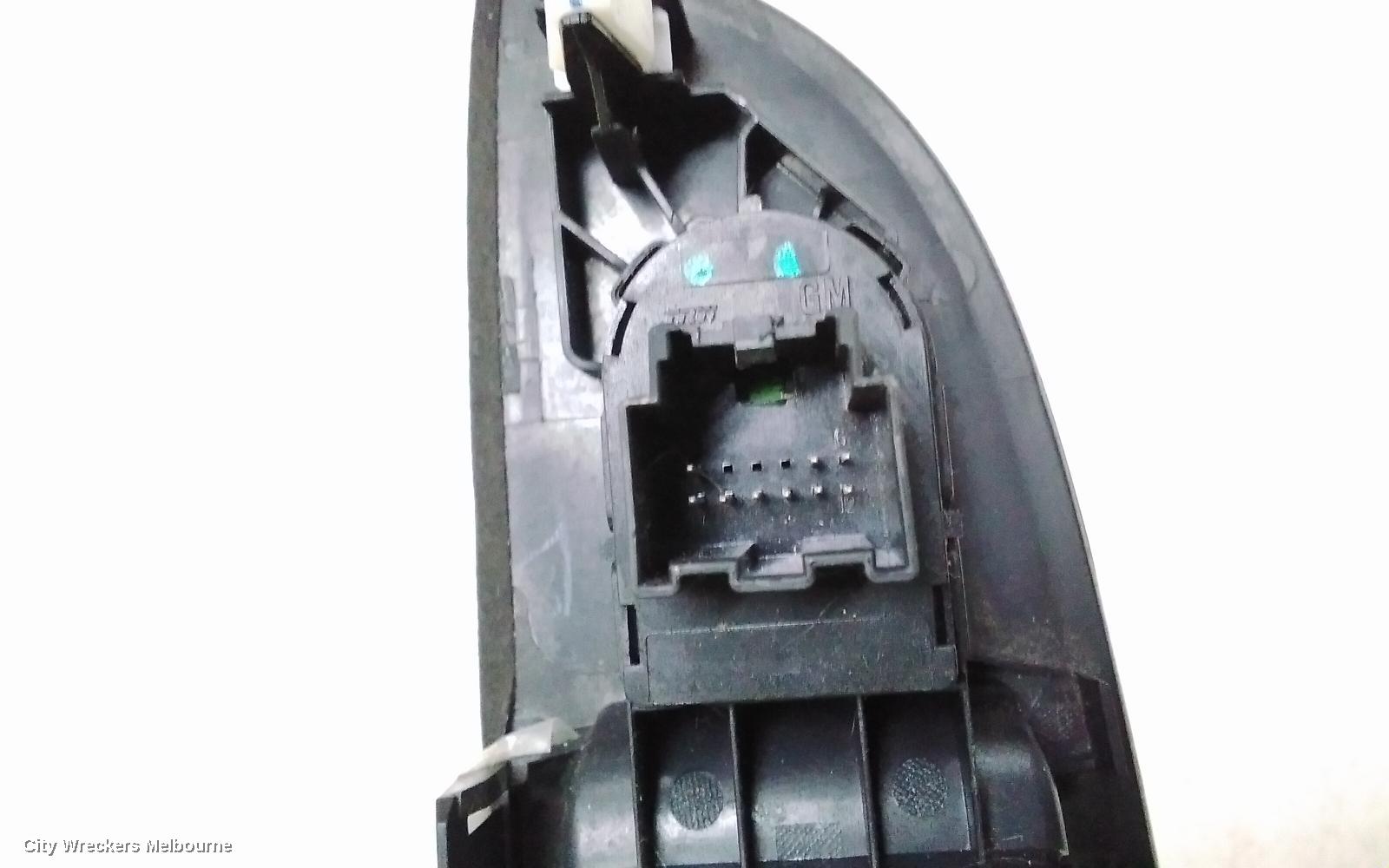 HOLDEN COMMODORE PWR DR WIND SWITCH, RH FRONT (MASTER SWITCH), WAGON/SEDAN, NON EVOKE TYPE, VF, 05/2013 - 12/2017