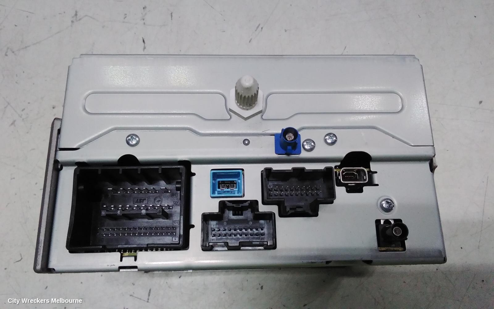 HOLDEN COMMODORE RADIO/CD/DVD/SAT/TV, DISPLAY SCREEN, 8IN SAT NAV TYPE, VF, 05/2013 - 12/2017