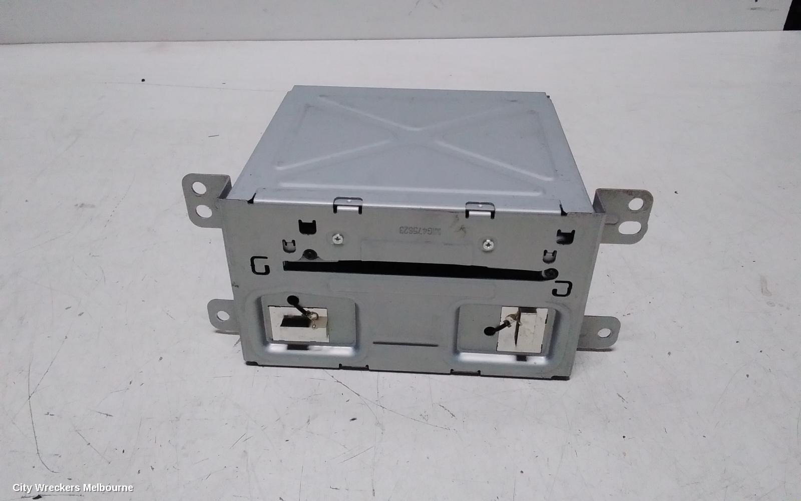 HOLDEN COMMODORE RADIO/CD/DVD/SAT/TV, DISPLAY SCREEN, 8IN SAT NAV TYPE, VF, 05/2013 - 12/2017