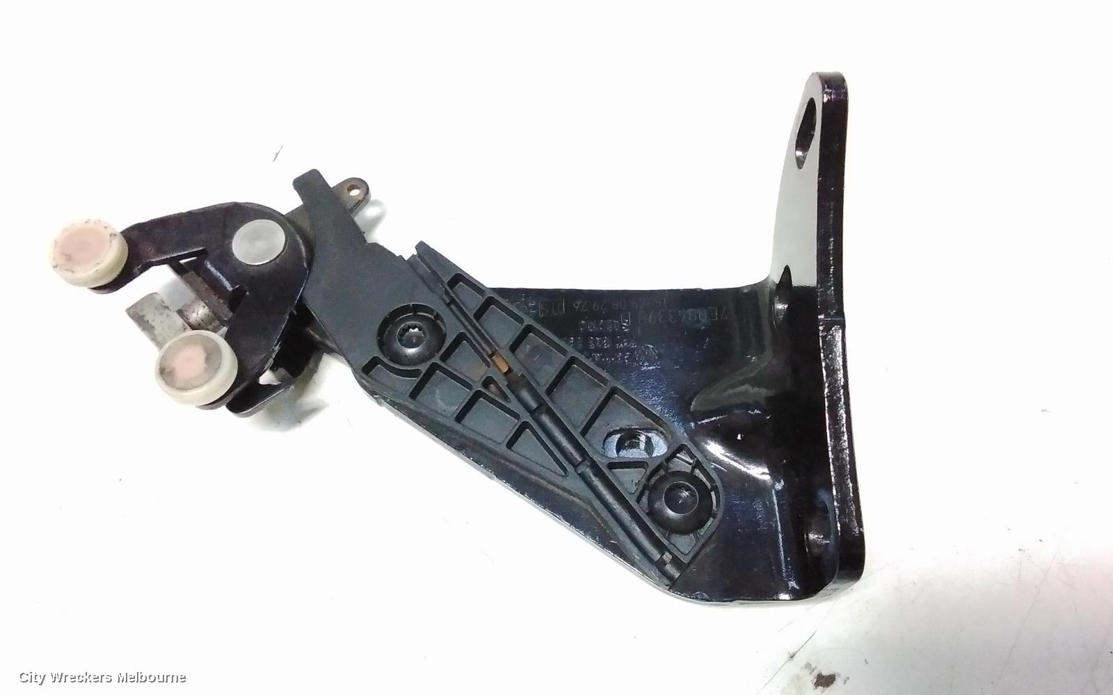 VOLKSWAGEN TRANSPORTER, T6, 07/2015 - 08/2024, 7H0 843 398 // 7E0843398D ~ RHR SLIDING DOOR LOWER BOTTOM HINGE AND ROLLER GUIDE: 110357
