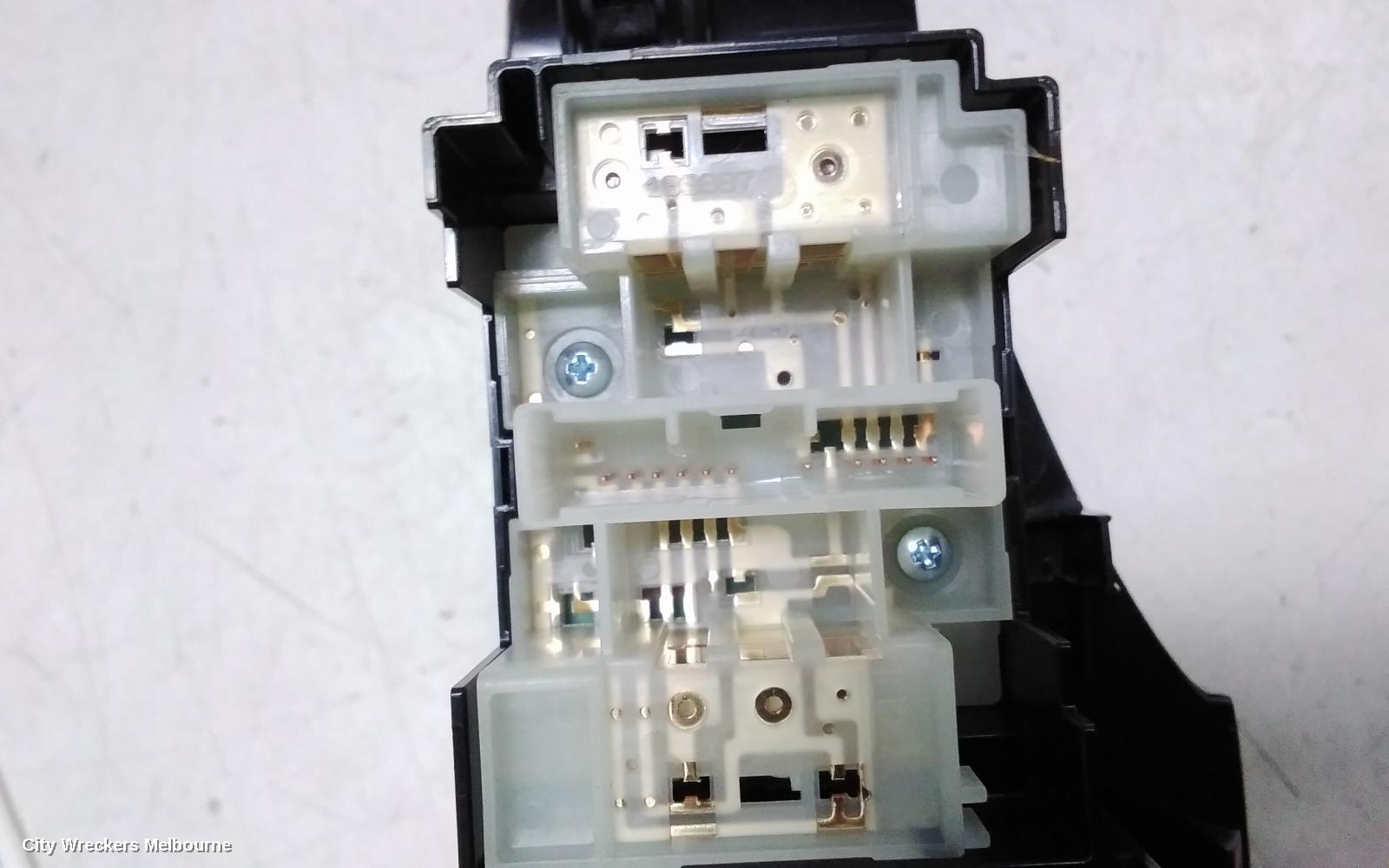 TOYOTA RAV4 PWR DR WIND SWITCH, RH FRONT, BLOCK MASTER SWITCH, AUTO FOLD TYPE, XA50, 11/2018 ONWARDS