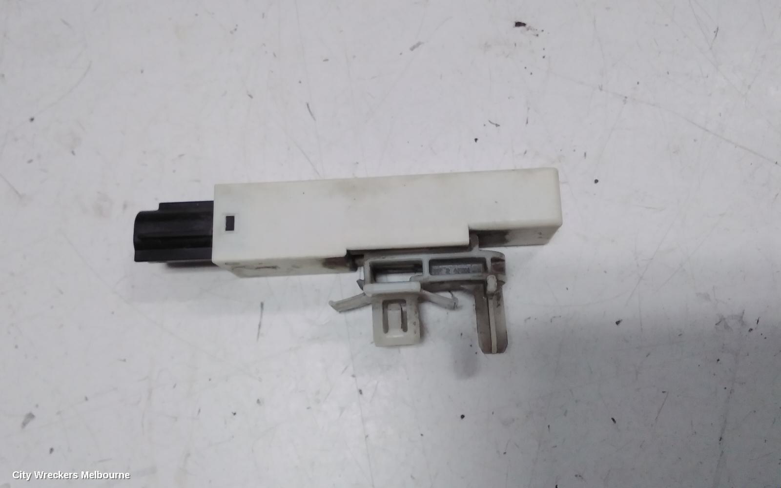 MAZDA CX5, KE, 02/2012 - 12/2016, ANTENNA DES KEYLESS-SYSTEMS: 110202