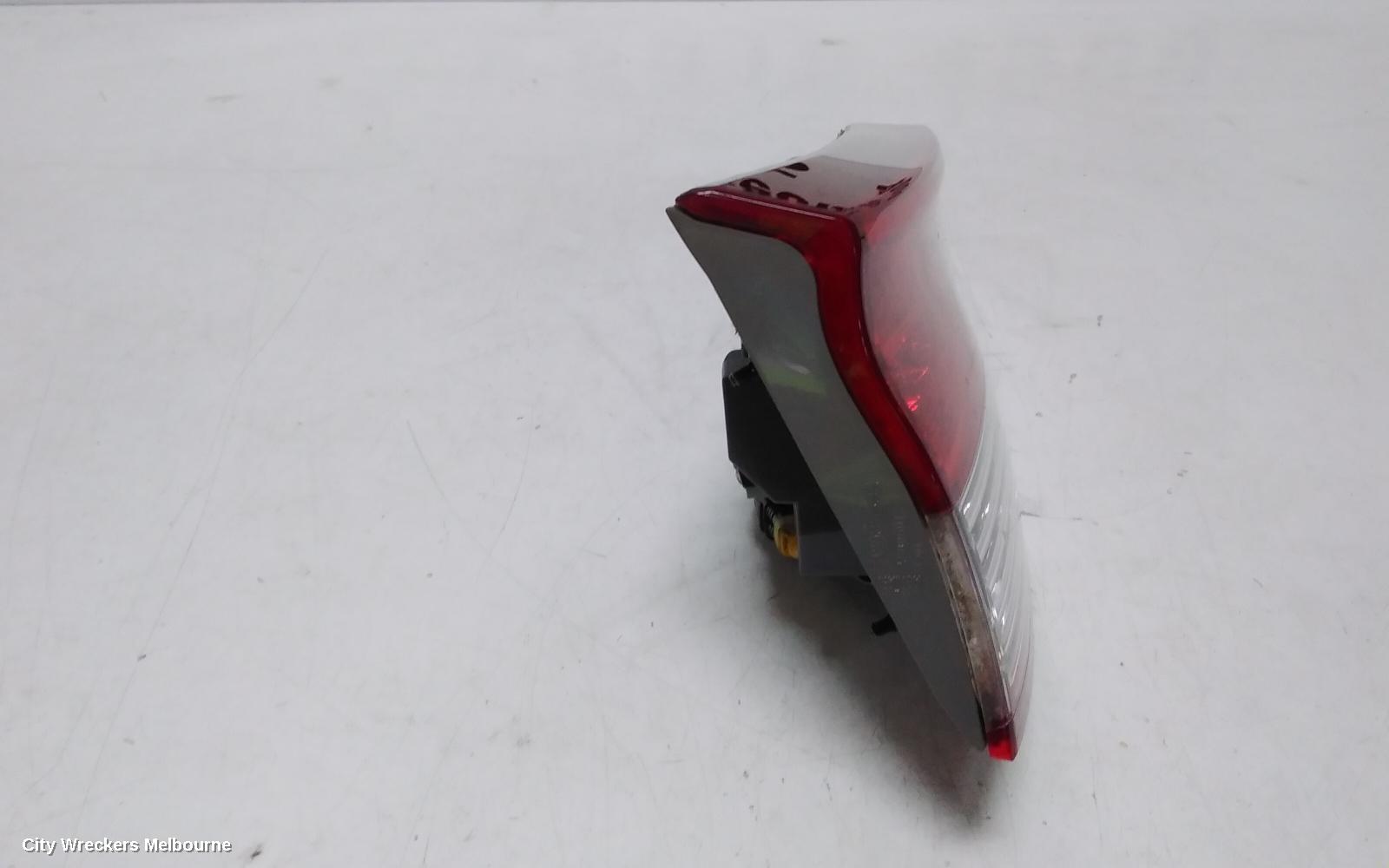 TOYOTA ESTIMA REAR GARNISH, TAILGATE LAMP (LH SIDE), XR50, RED/CLEAR, LENS# 28209, 09-19 (IMPORT)