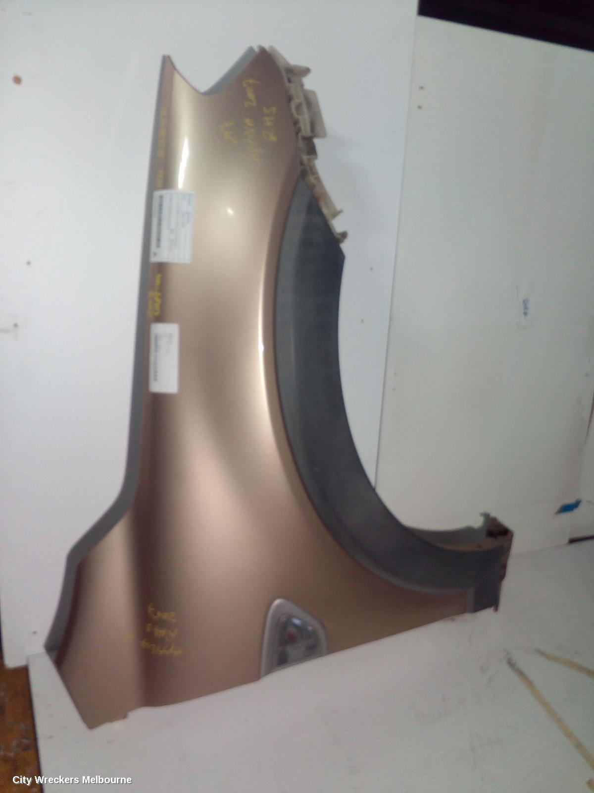 HOLDEN CAPTIVA RIGHT GUARD, CG, CX/LX/SX/CAPTIVA 7 (4TH VIN = C), 09/2006 - 02/2011