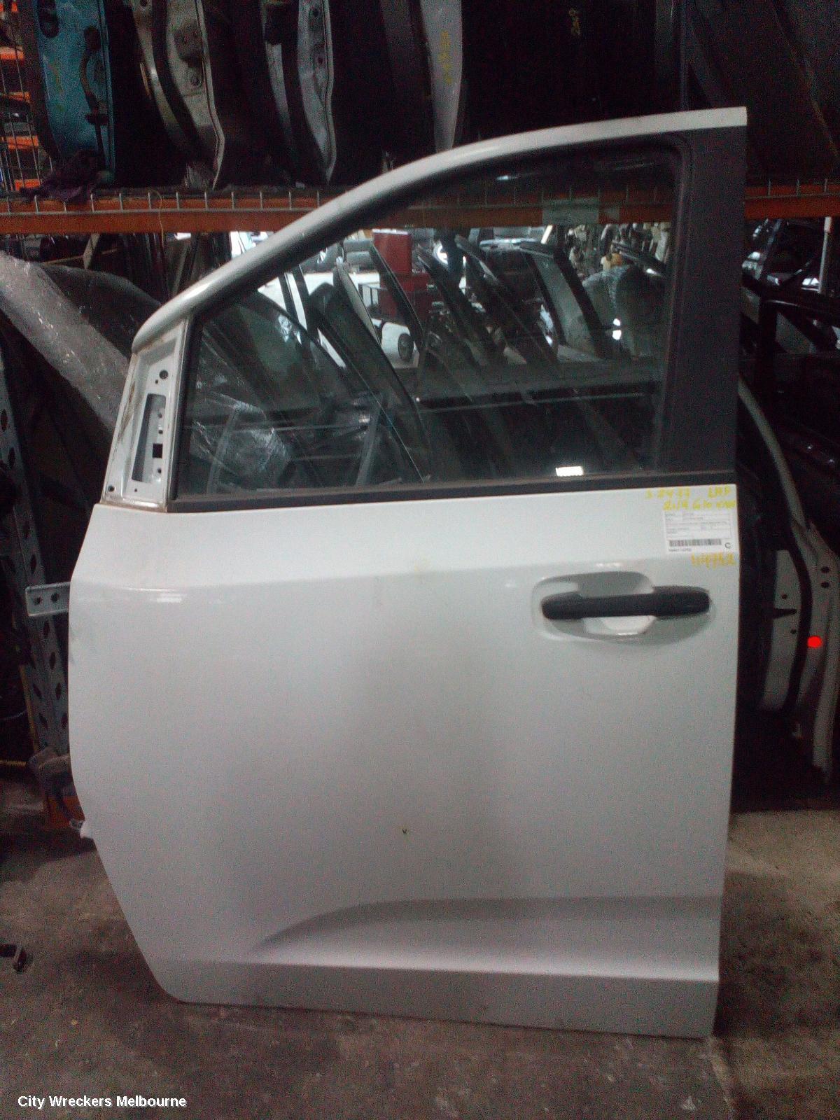 LDV G10 LEFT FRONT DOOR, SV7A/SV7C, WAGON/VAN, NON CHROME MOULDING TYPE, 04/2015 ONWARDS
