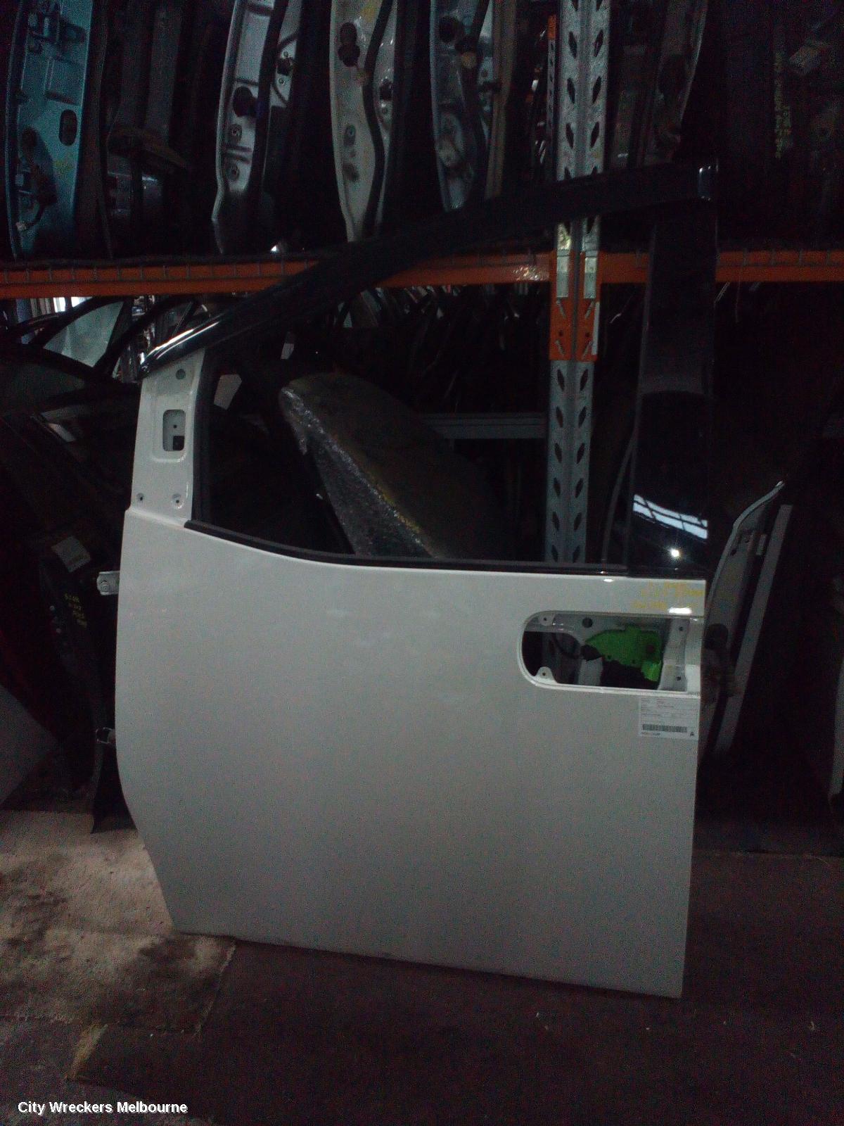 HYUNDAI STARIA LEFT FRONT DOOR, US4, 04/2021 ONWARDS