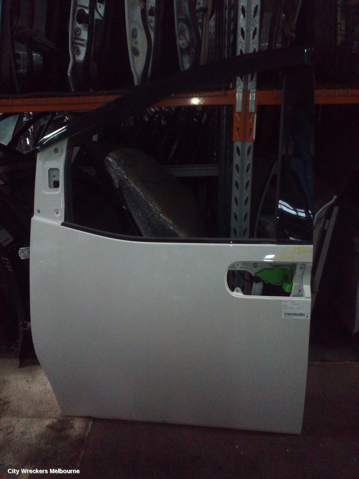HYUNDAI STARIA LEFT FRONT DOOR, US4, 04/2021 ONWARDS