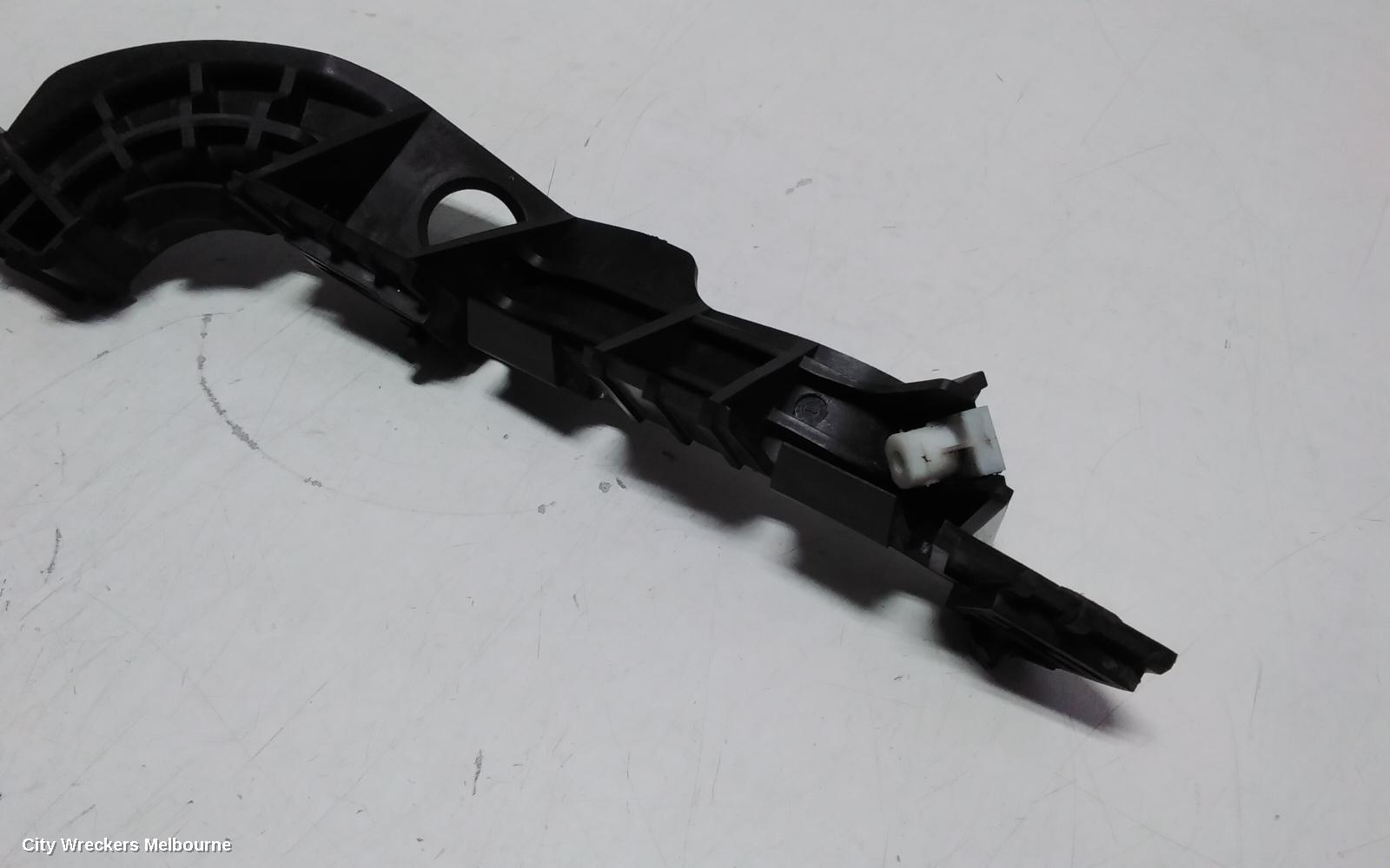 LAND ROVER RANGEROVER SPORT, L320, 08/2005 - 12/2013, RHF GUARD BRACKET: 110867