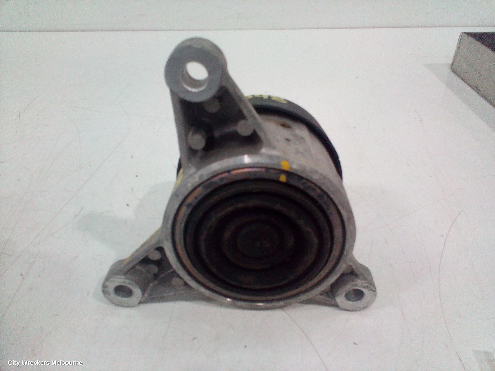 HYUNDAI GENESIS MOUNT, DH, 11/2014 - 01/2018
