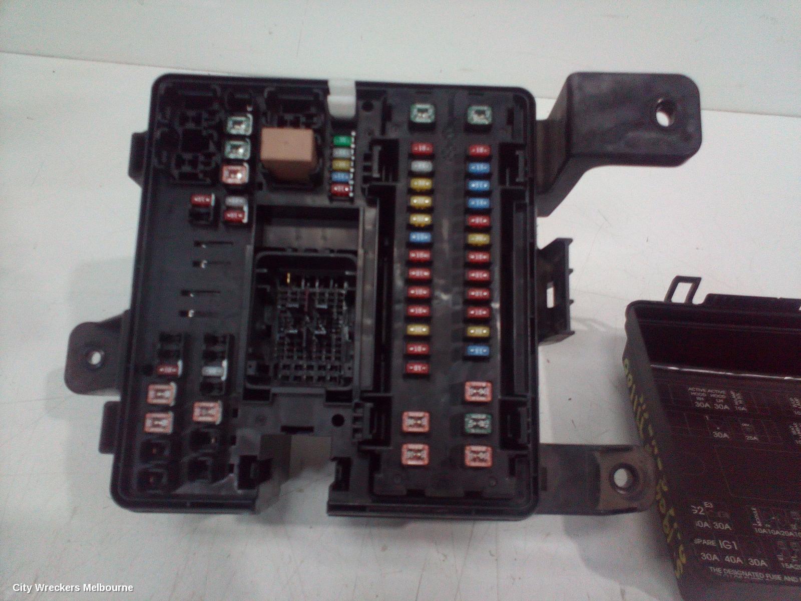 HYUNDAI GENESIS FUSE BOX, ENGINE BAY (LH SIDE), DH, 11/2014 - 01/2018