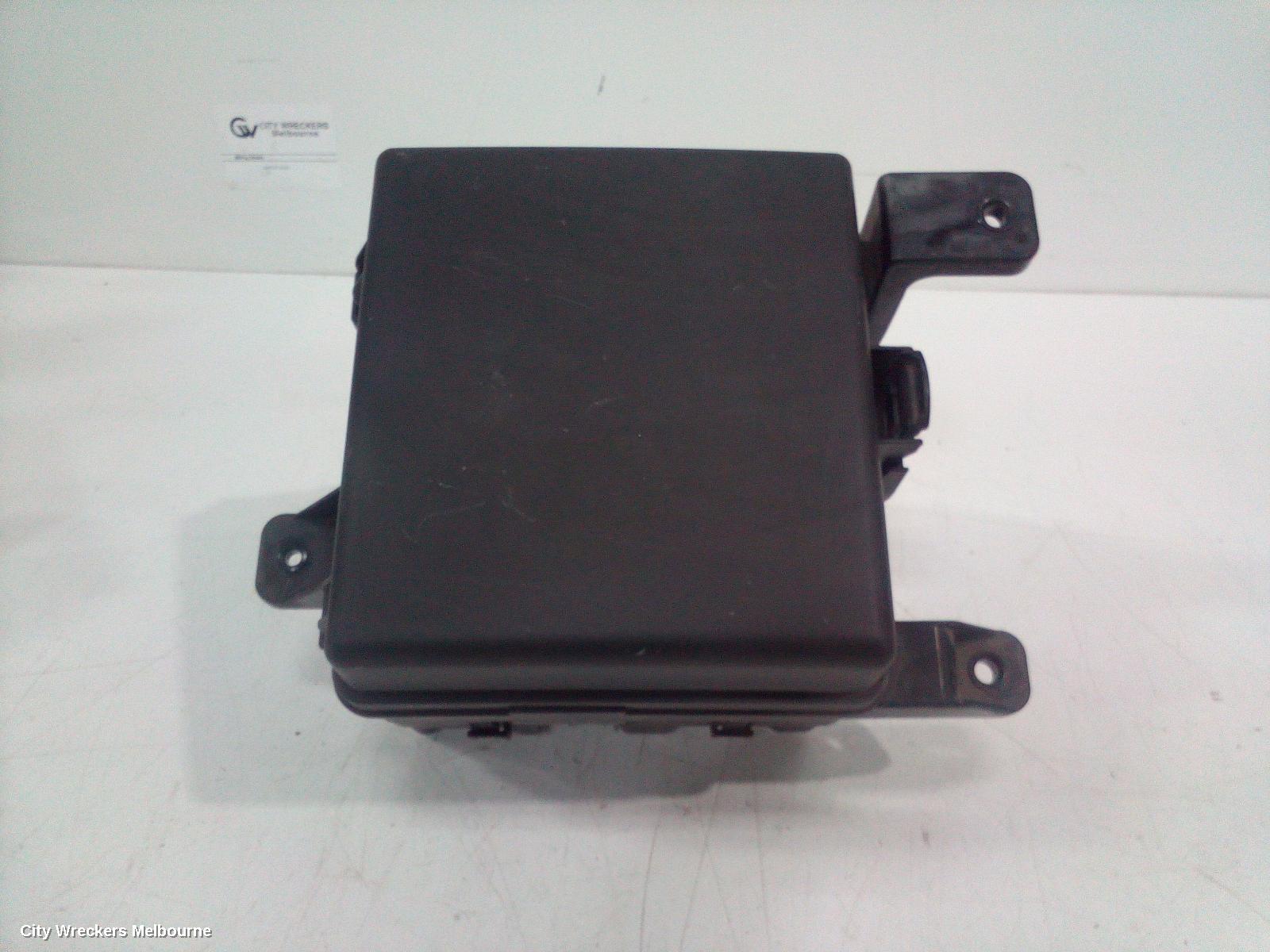 HYUNDAI GENESIS FUSE BOX, ENGINE BAY (LH SIDE), DH, 11/2014 - 01/2018