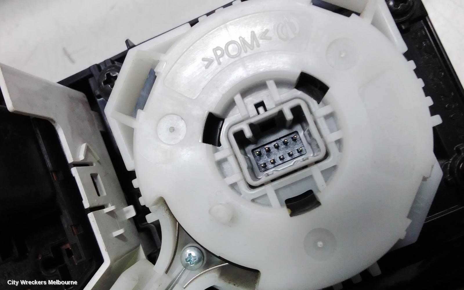 TOYOTA HIACE HEATER/AC CONTROLS, DUAL ZONE TYPE, 300 SERIES, 04/2019 ONWARDS