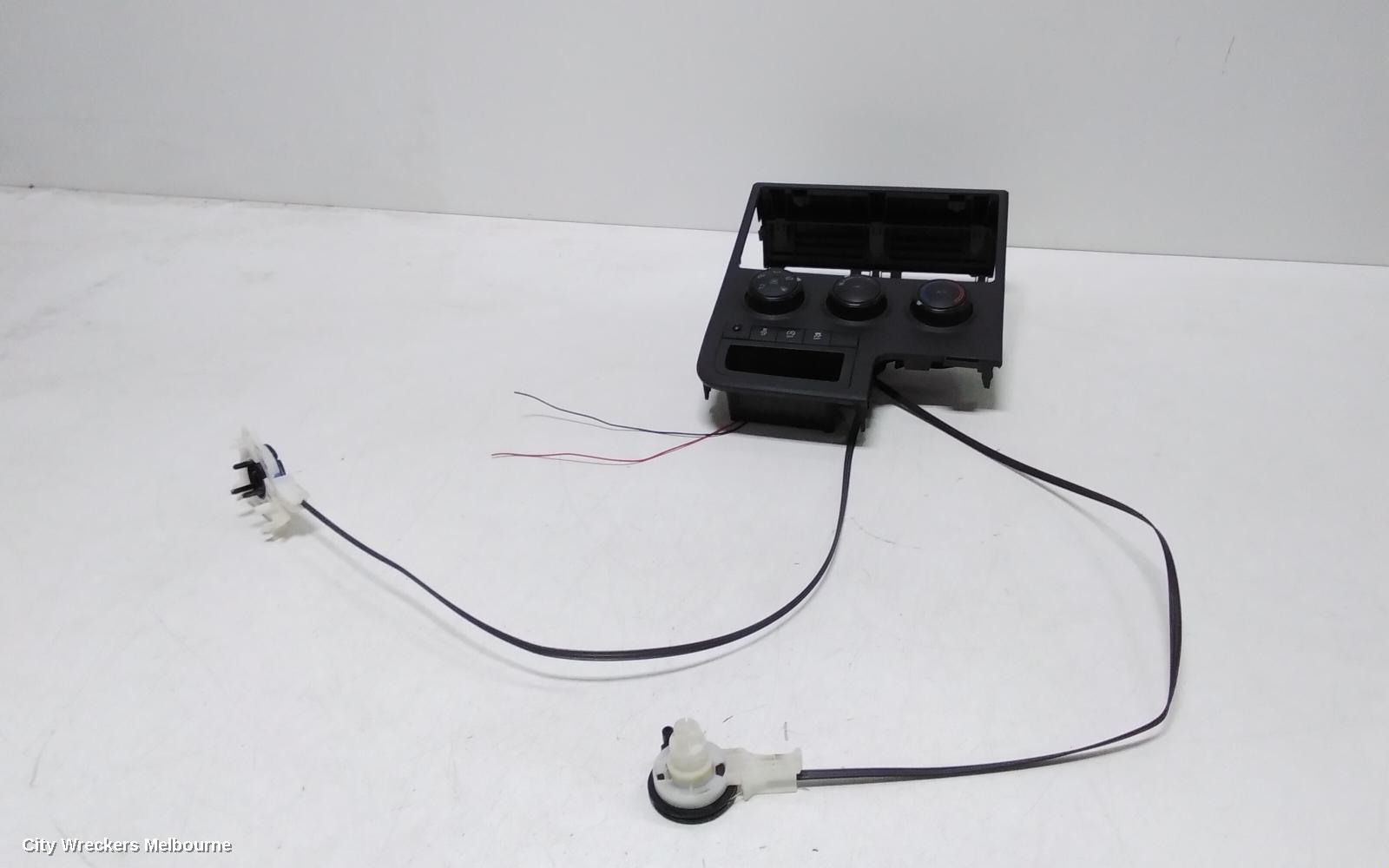 TOYOTA HIACE HEATER/AC CONTROLS, DUAL ZONE TYPE, 300 SERIES, 04/2019 ONWARDS