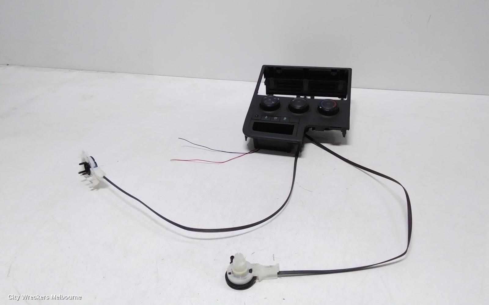 TOYOTA HIACE HEATER/AC CONTROLS, DUAL ZONE TYPE, 300 SERIES, 04/2019 ONWARDS